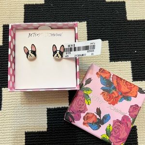 Betsey Johnson earrings 3/5 inch